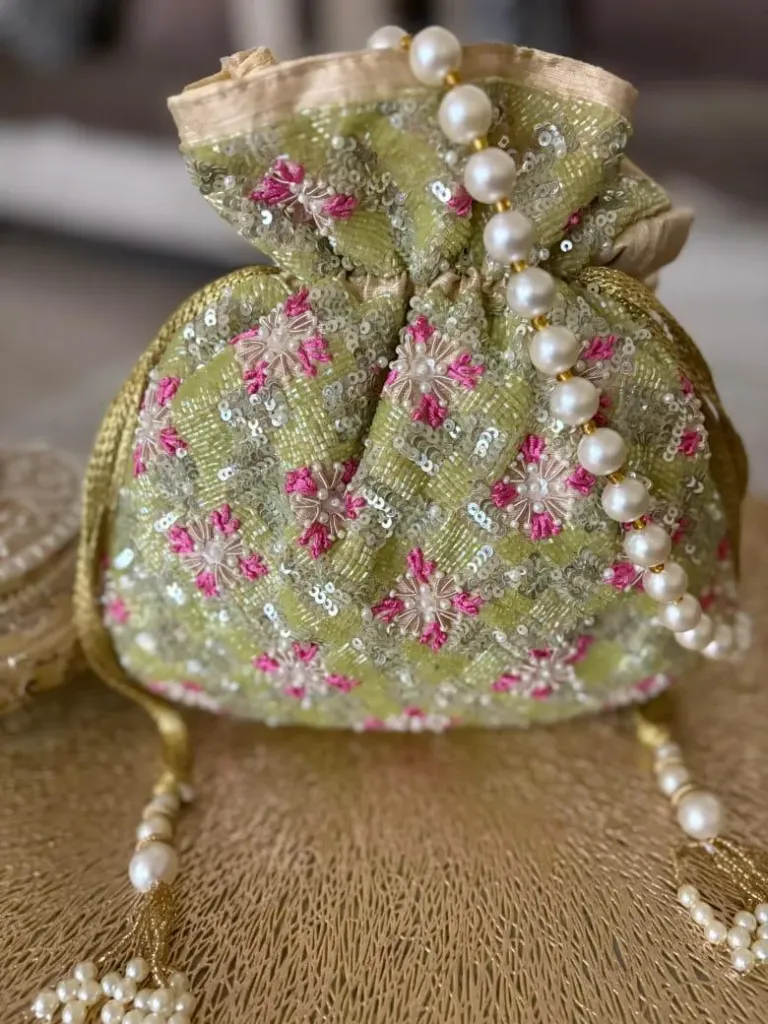 Kumud Potli bag